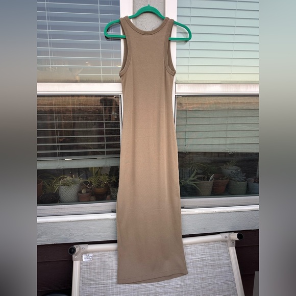 🔥 Universal Threads Tan Ribbed Maxi Dress - Picture 3 of 6